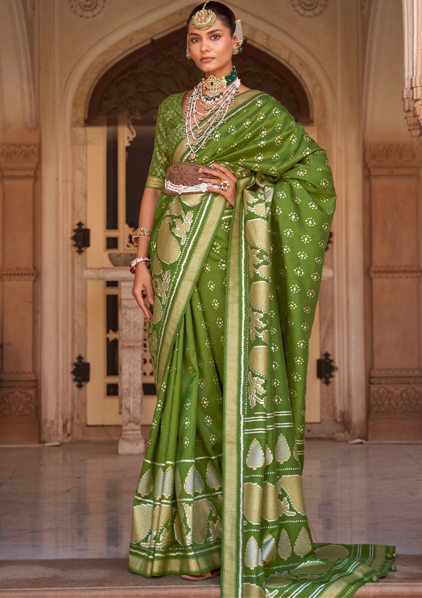 Banarasi Green Silk Blend Ethnic Motif Paisley Zari