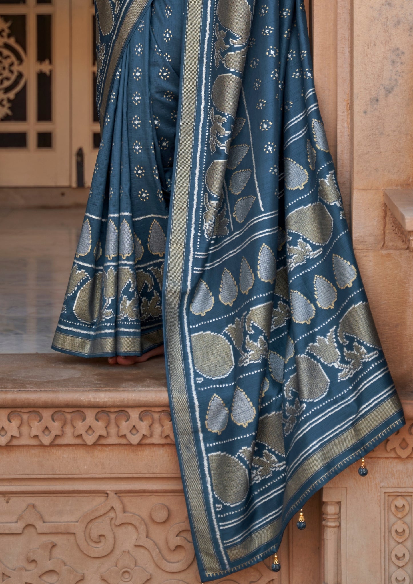 Banarasi Navy Blue Silk Blend Ethnic Motif Paisley Zari