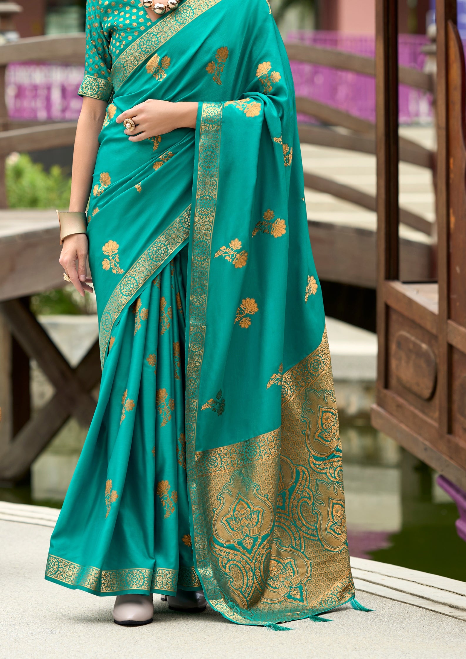 PURE SATTIN HANDWOVEN MORPANKHI SAAREE WITH ZARI WEAVING