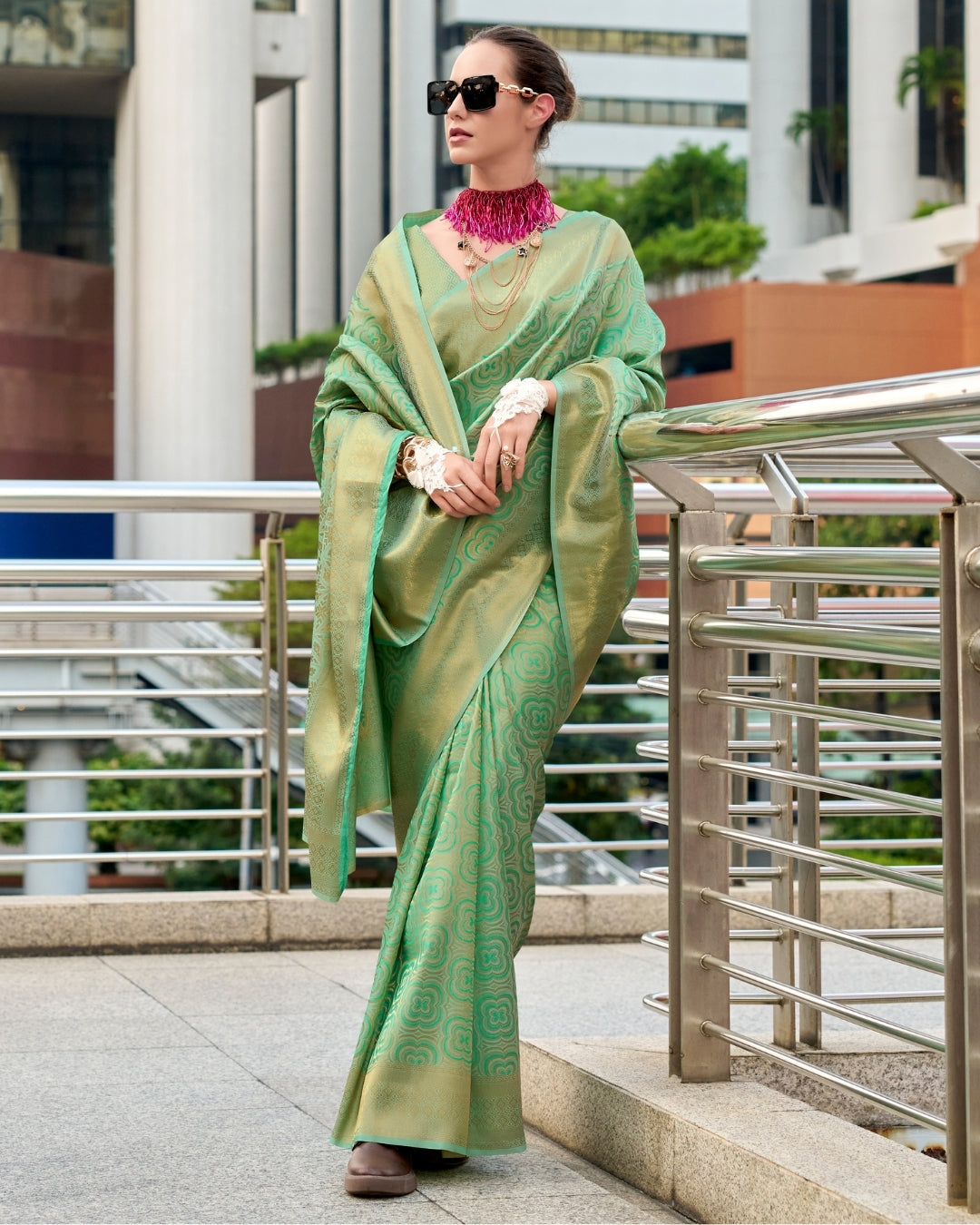 Green Buttery Silk Saree in Kanjivaram Pattern Weaving