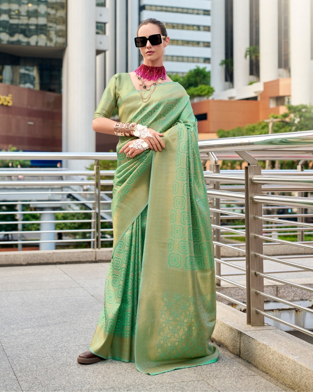 Green Buttery Silk Saree in Kanjivaram Pattern Weaving
