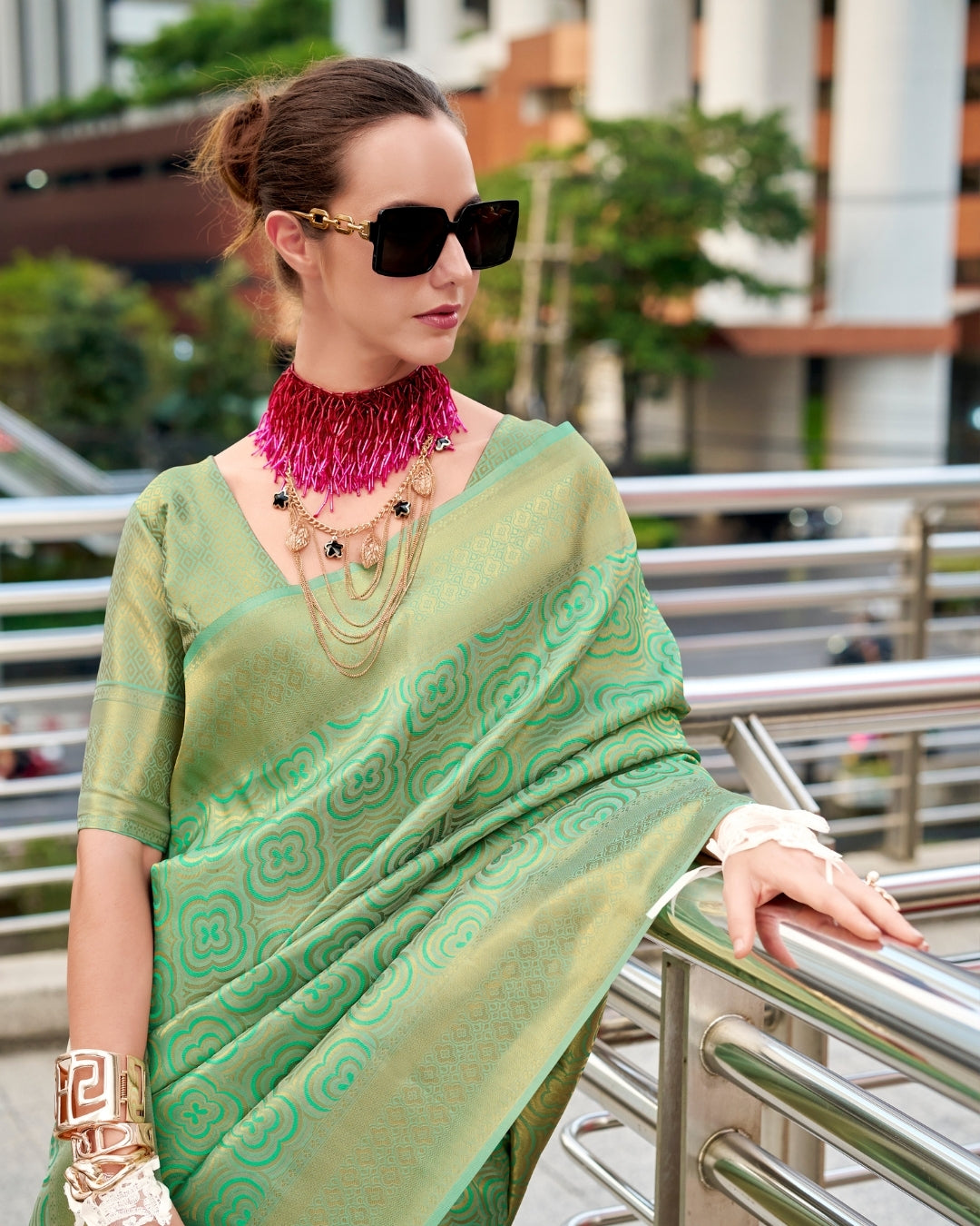 Green Buttery Silk Saree in Kanjivaram Pattern Weaving
