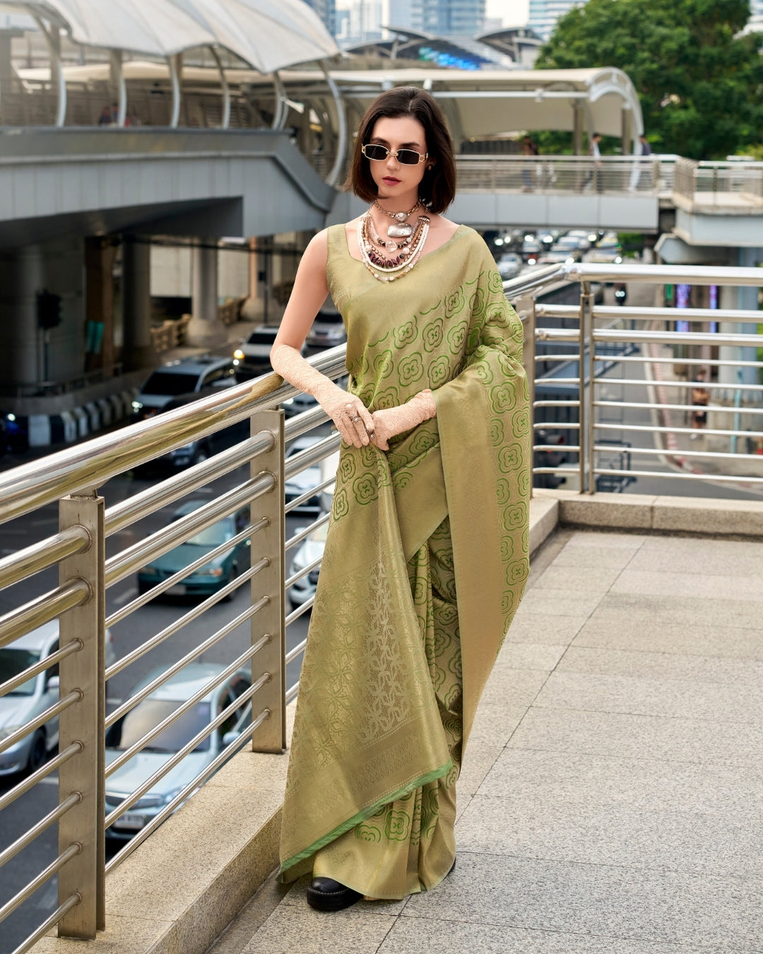 Olive green Buttery Silk Saree in Kanjivaram Pattern Weaving