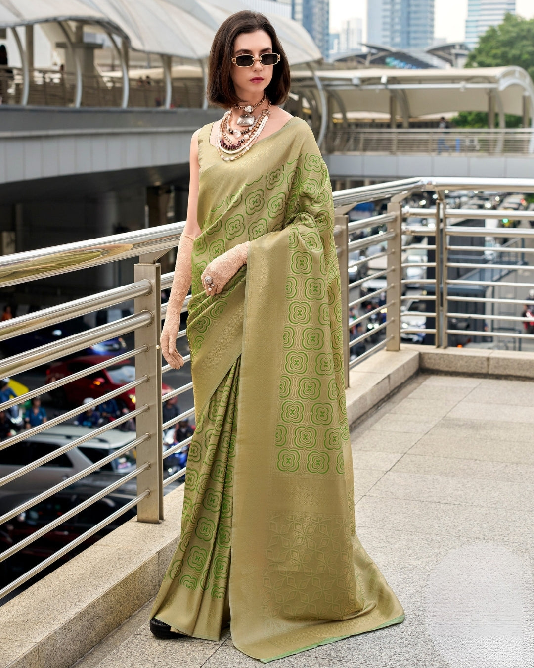 Olive green Buttery Silk Saree in Kanjivaram Pattern Weaving