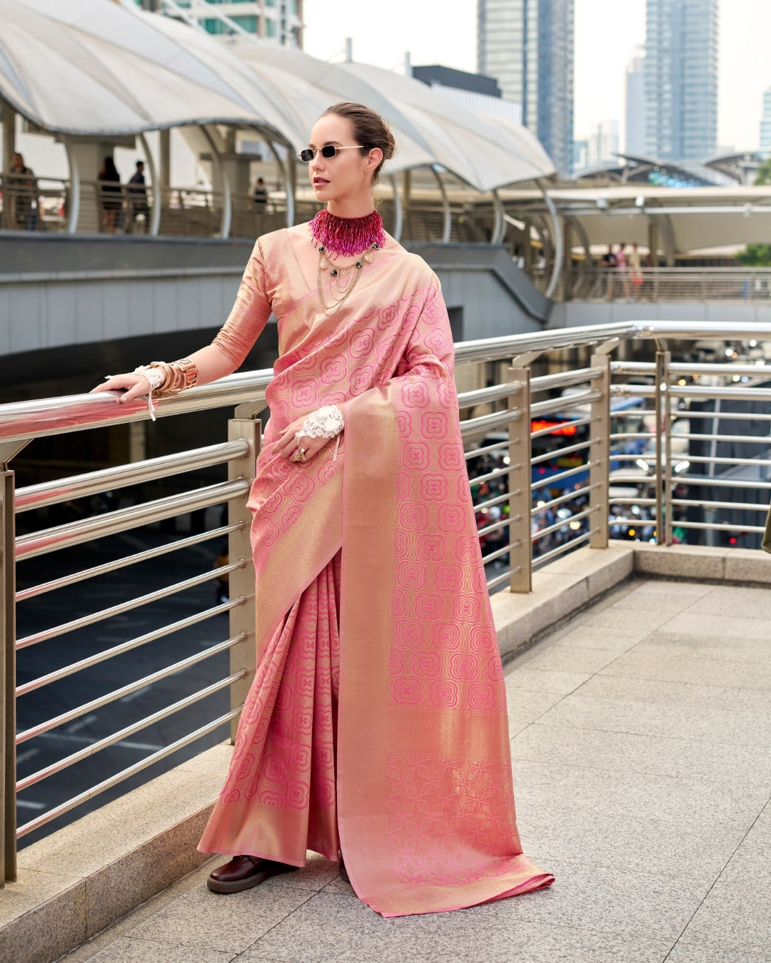 Pink Buttery Silk Saree in Kanjivaram Pattern Weaving