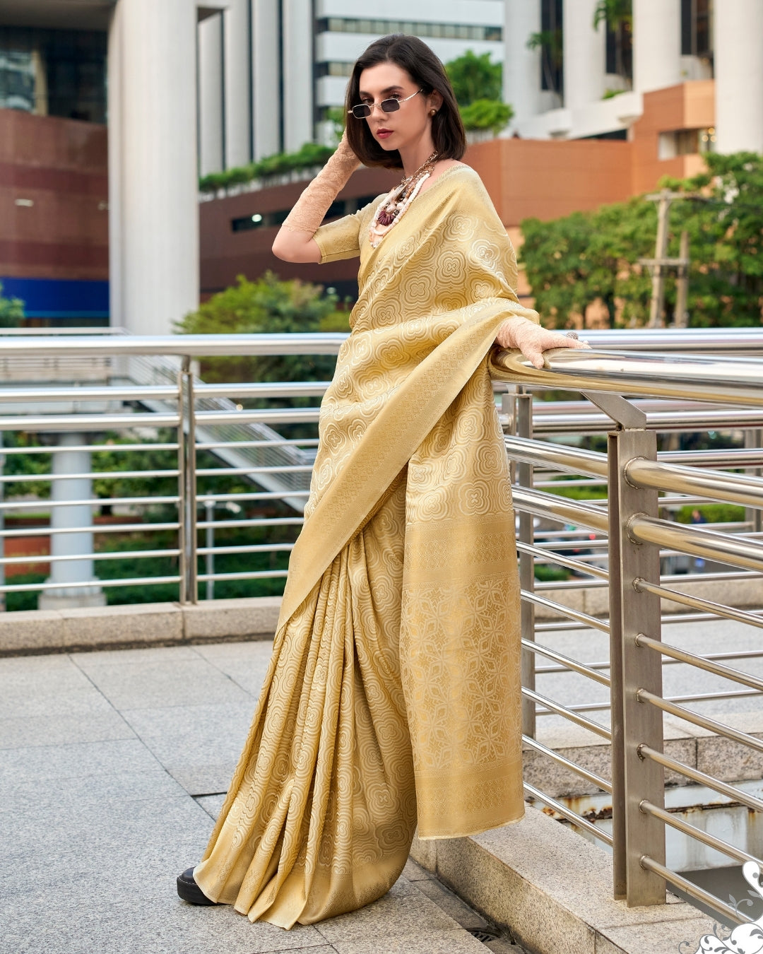 Gold Buttery Silk Saree in Kanjivaram Pattern Weaving