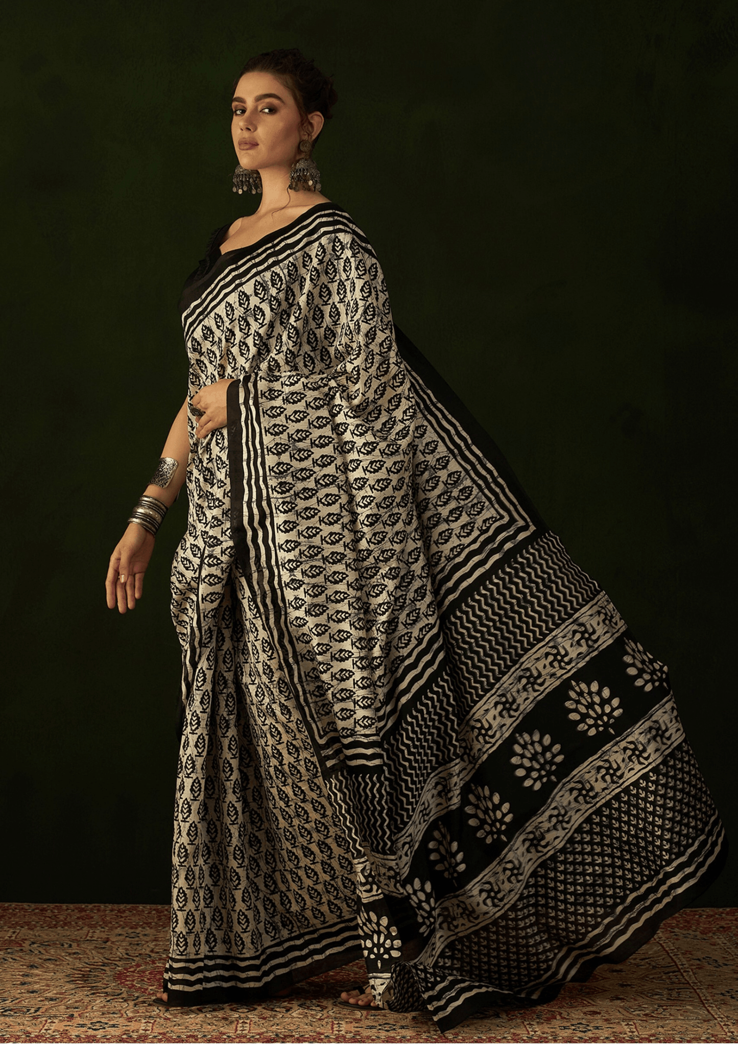 Saree Black and Beige leaf motifs Bhagalpuri Saree - SaviDurga