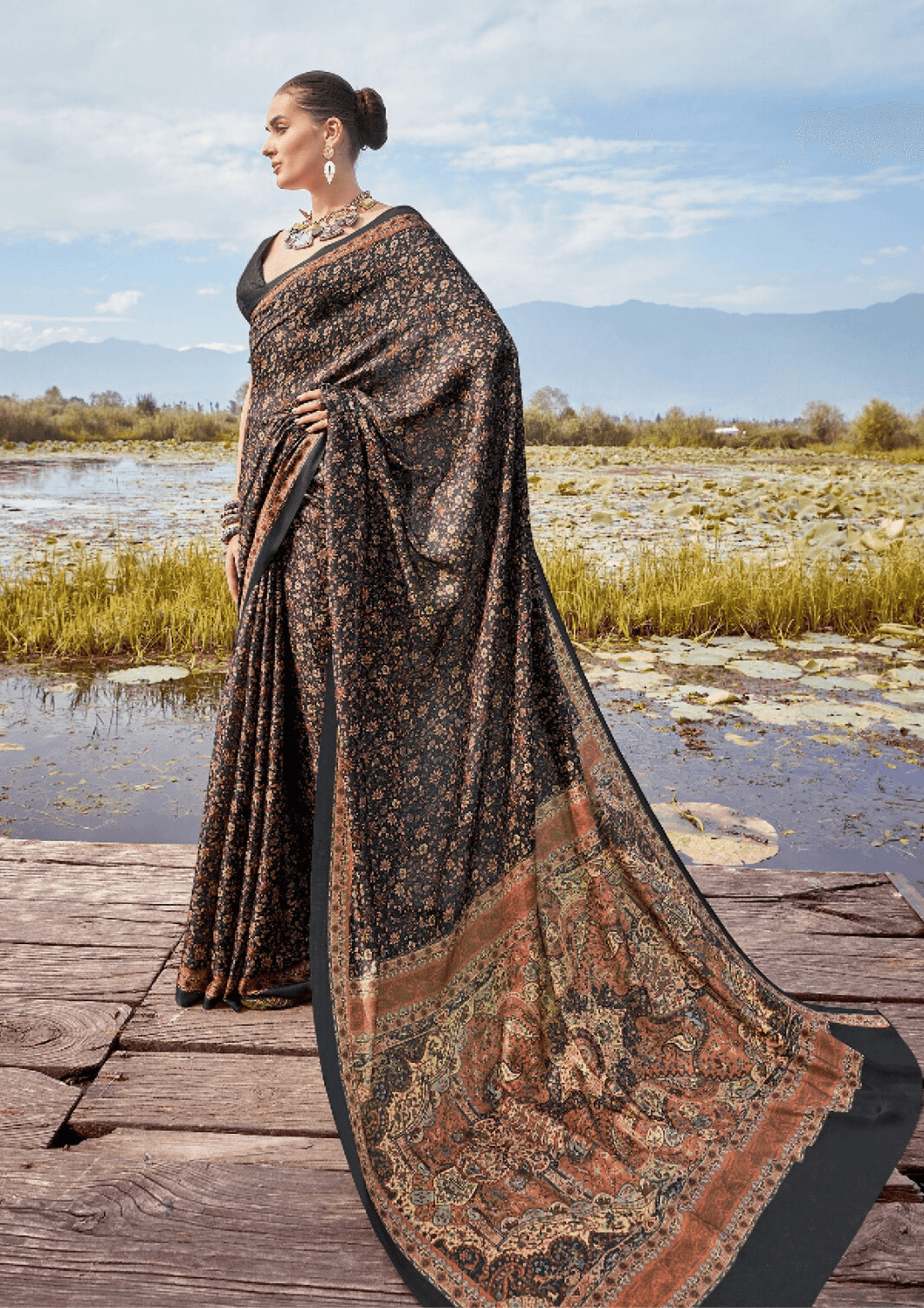 Saree Black and Gold Pashmina Print Saree - SaviDurga