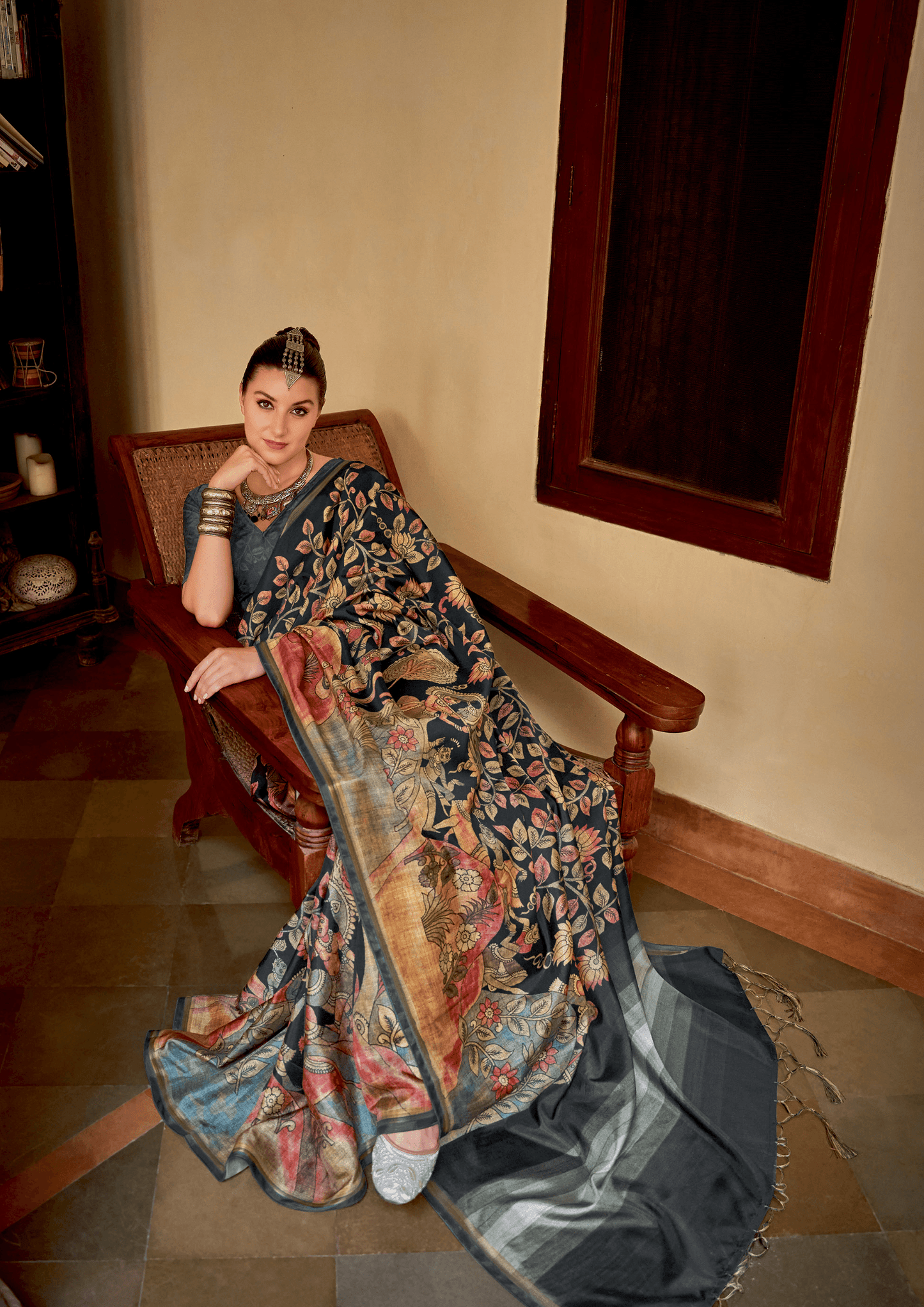 Saree Designer Chitrapatta Dark Grey Saree - SaviDurga