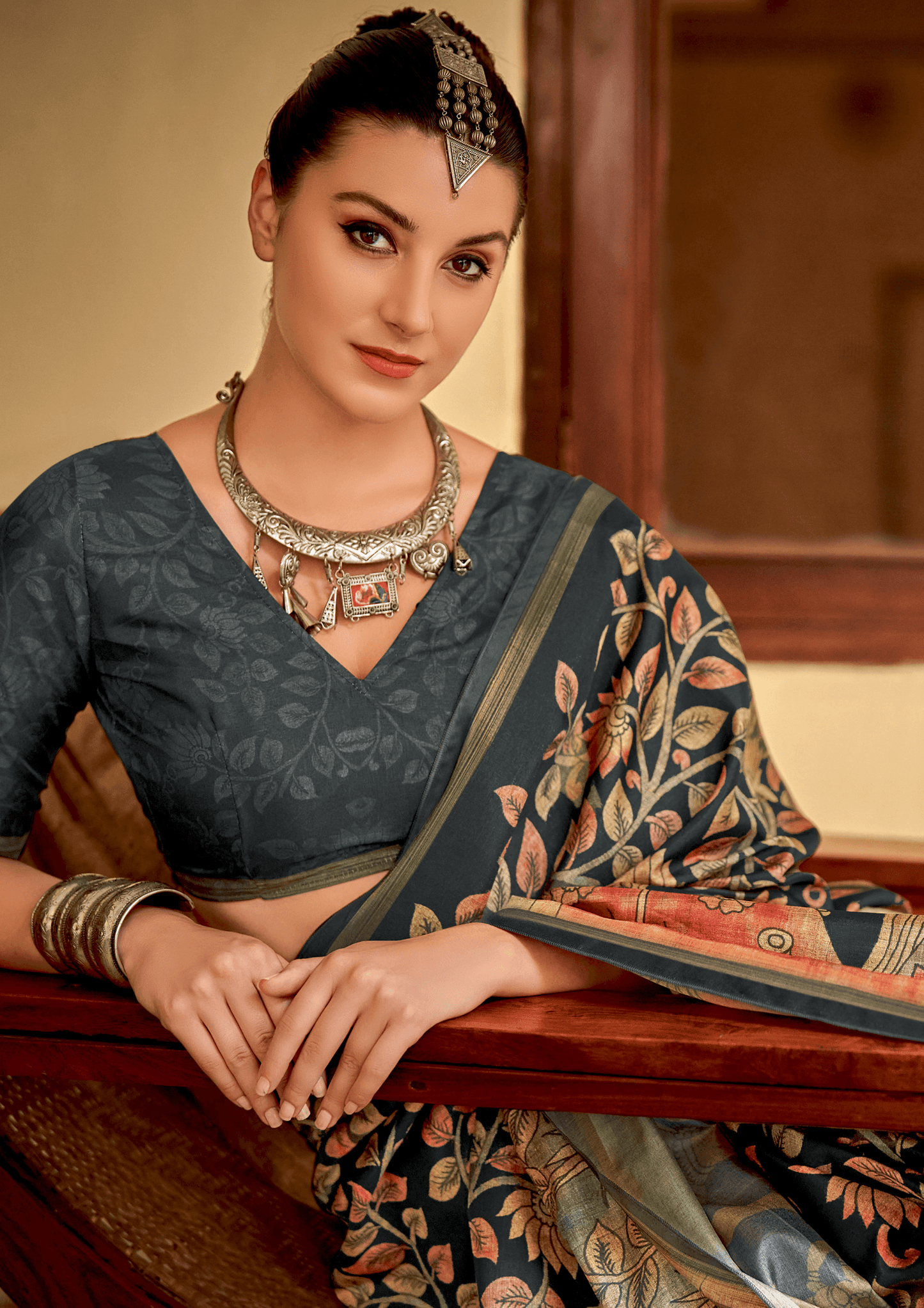 Saree Designer Chitrapatta Dark Grey Saree - SaviDurga