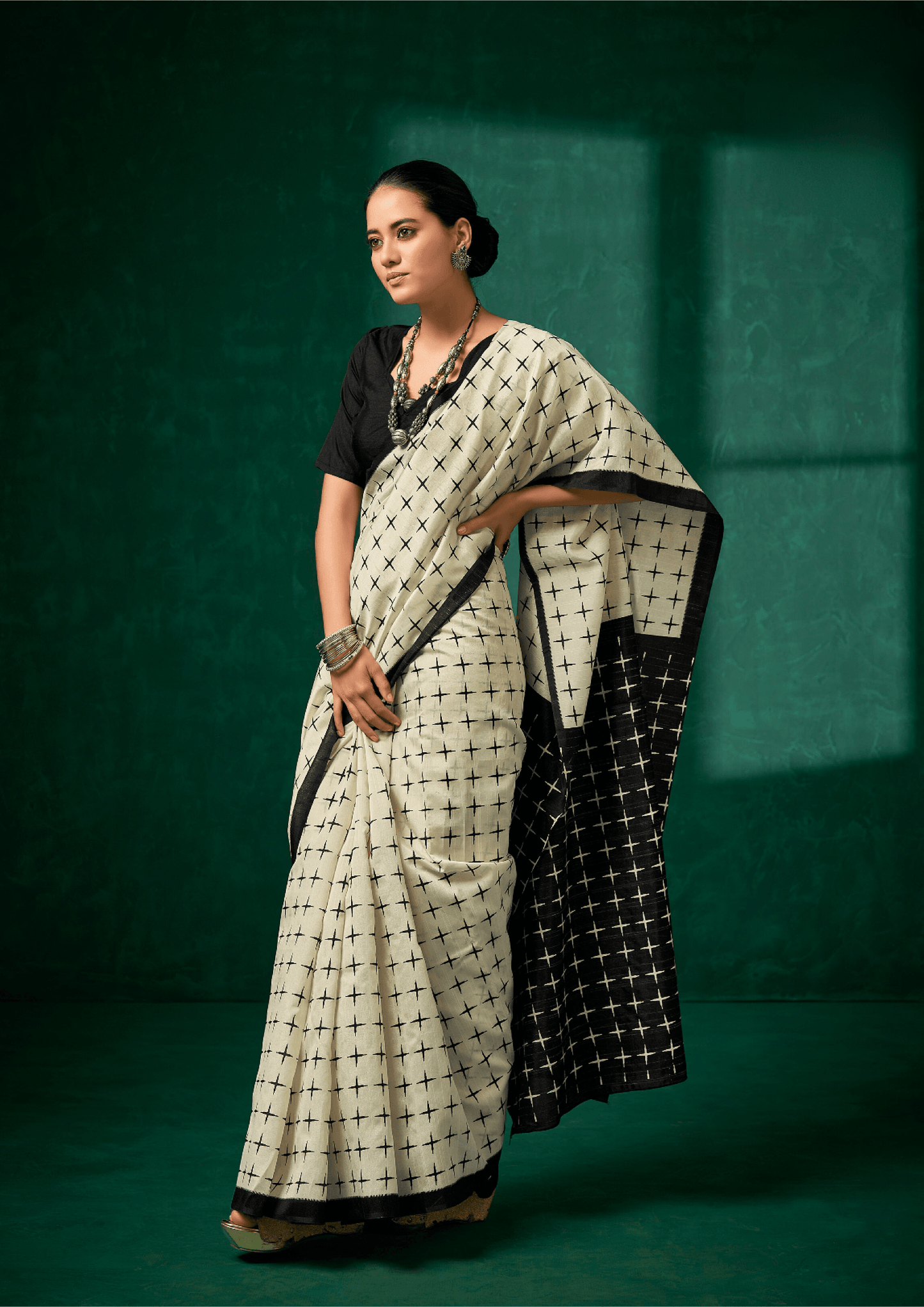 Saree Elegant Creme and Black Saree - SaviDurga