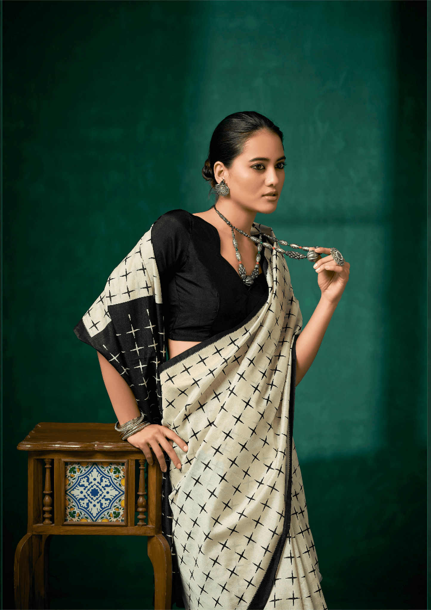 Saree Elegant Creme and Black Saree - SaviDurga