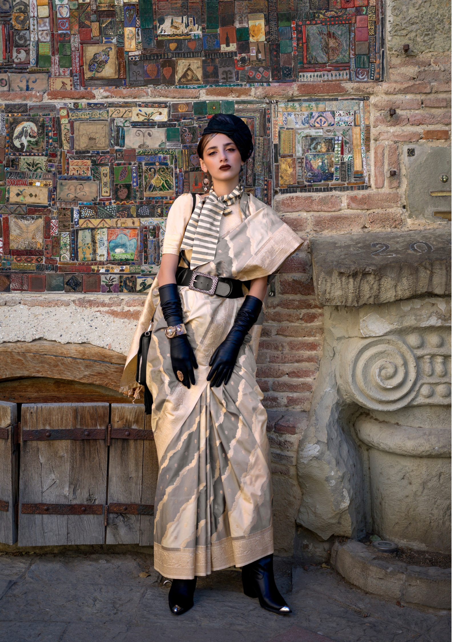 Gold and Grey Rangkaat Handwoven soft silk Saree