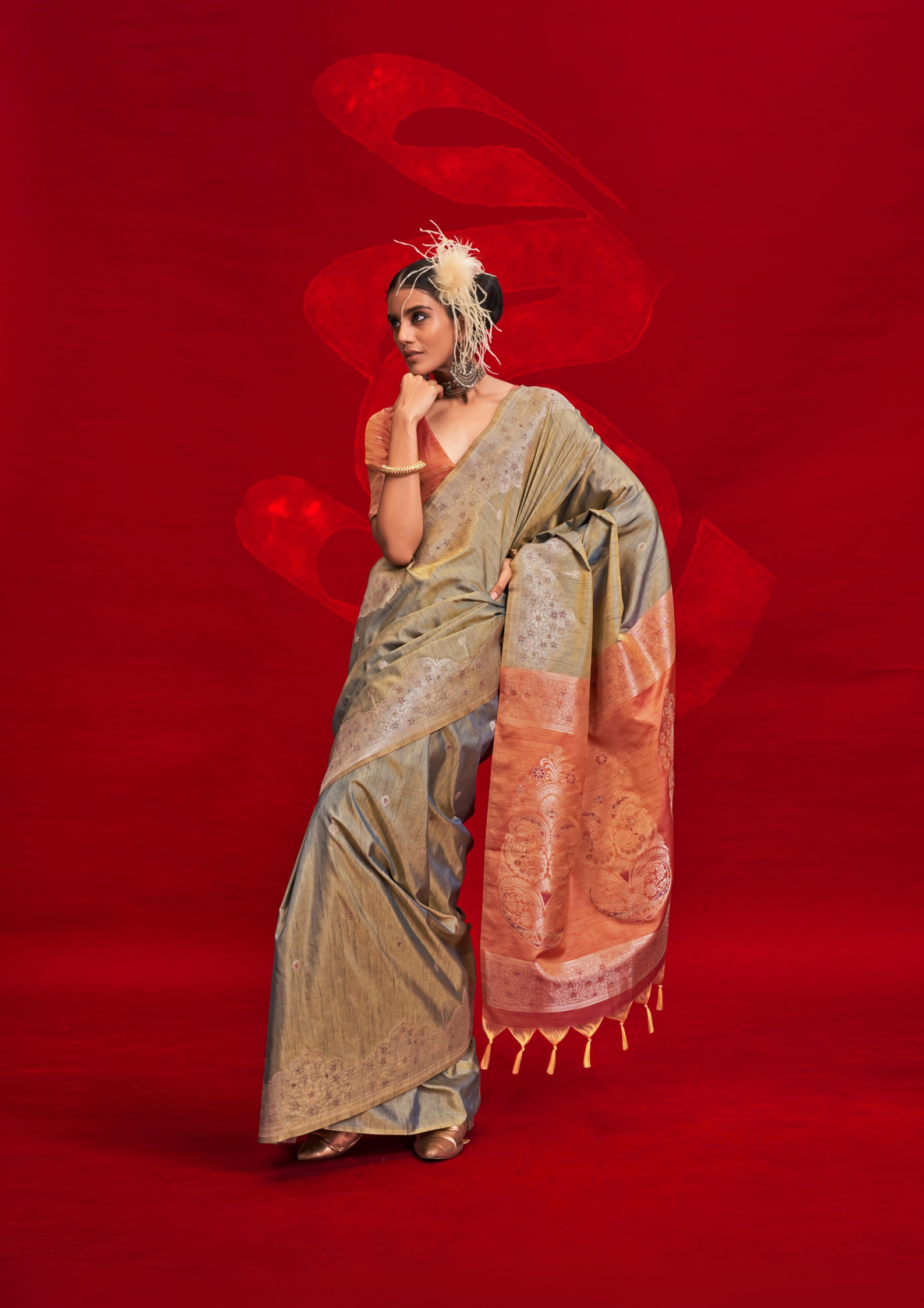 GOLD SILK - HANDLOOM WEAVING - CONTRAST IKKAT PALLU