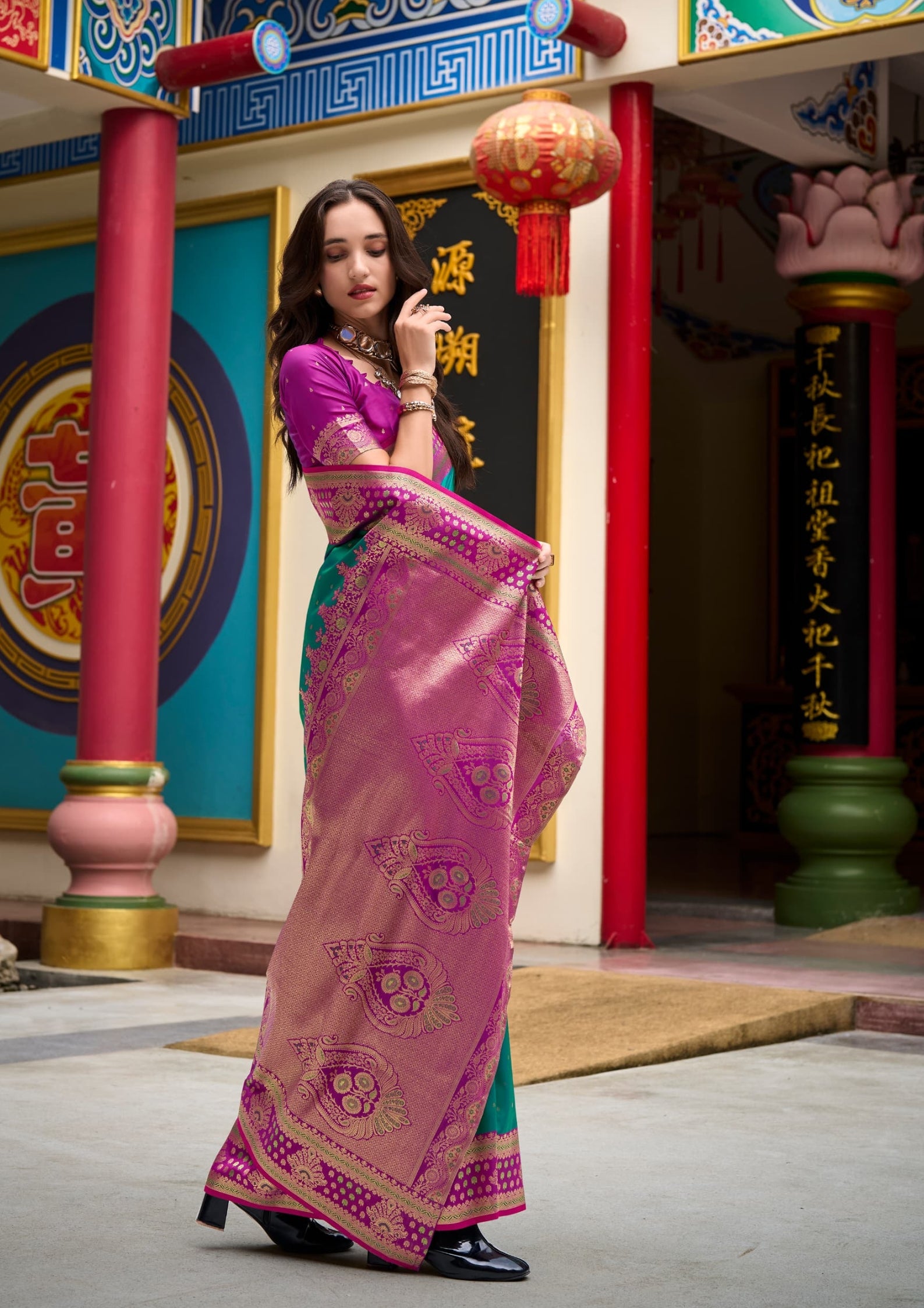 Kanjivaram Tissue Silk  Exotic Zari Work Pink Border Morpankh Saree