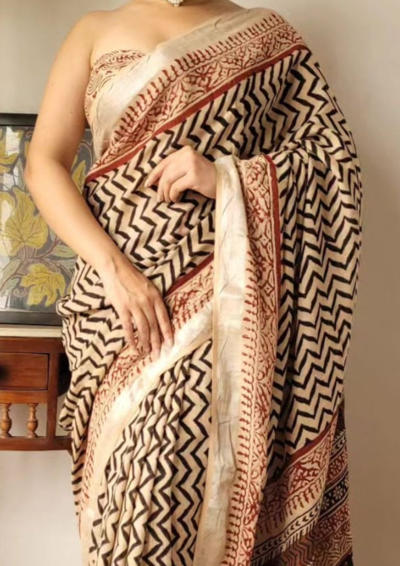 Beautiful Floral Linen Digital Print Beige Saree