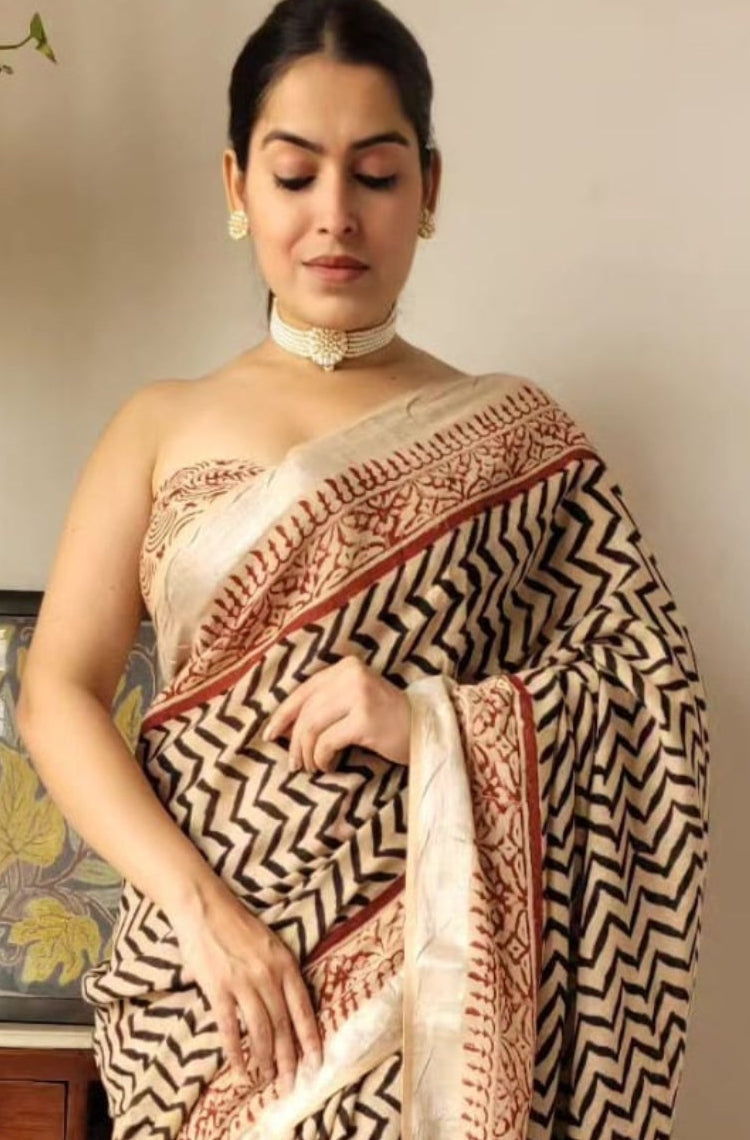 Beautiful Floral Linen Digital Print Beige Saree