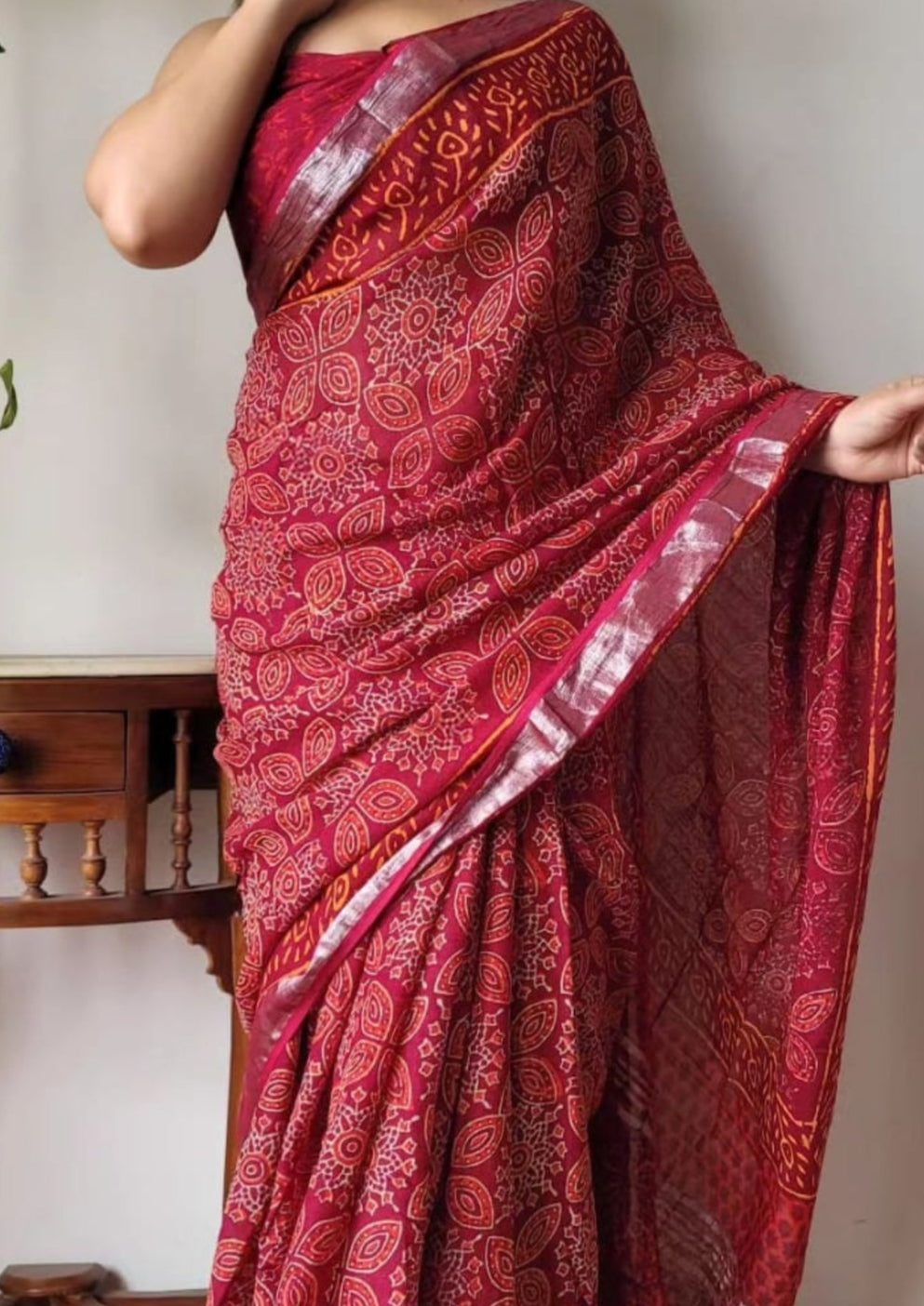 Beautiful Floral Linen Digital Print Red Saree