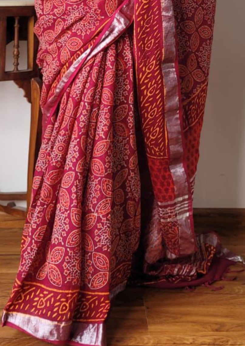 Beautiful Floral Linen Digital Print Red Saree