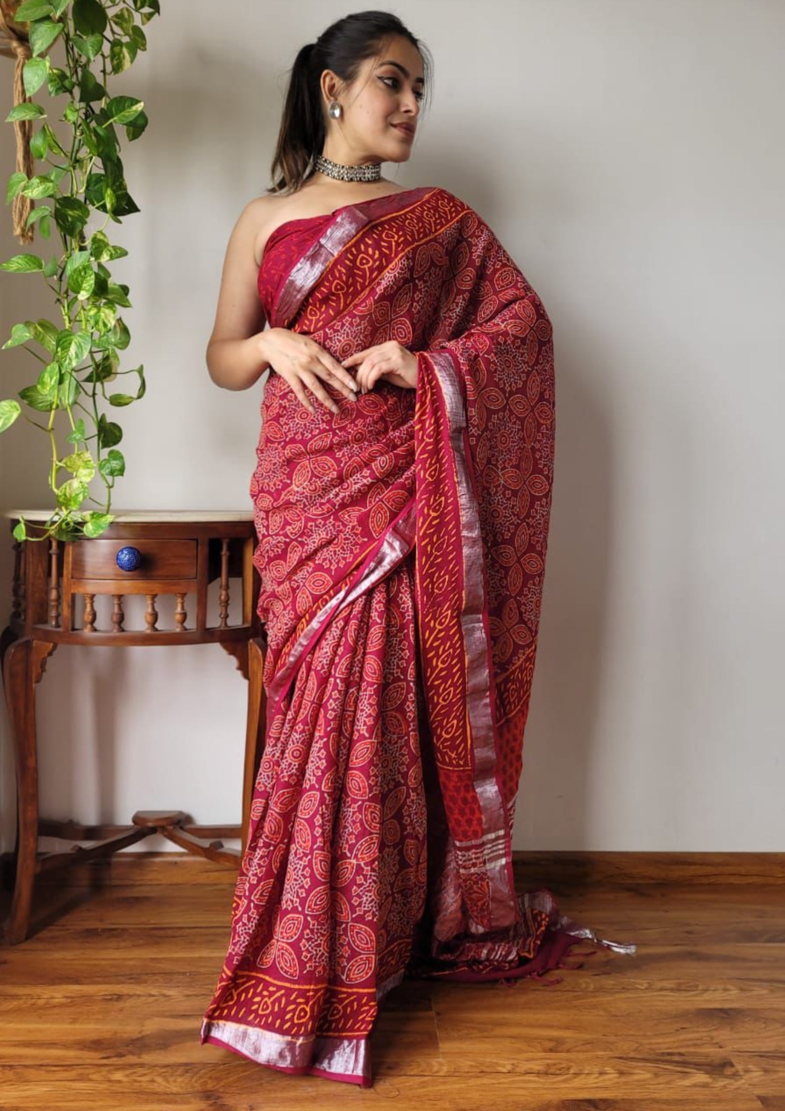 Beautiful Floral Linen Digital Print Red Saree
