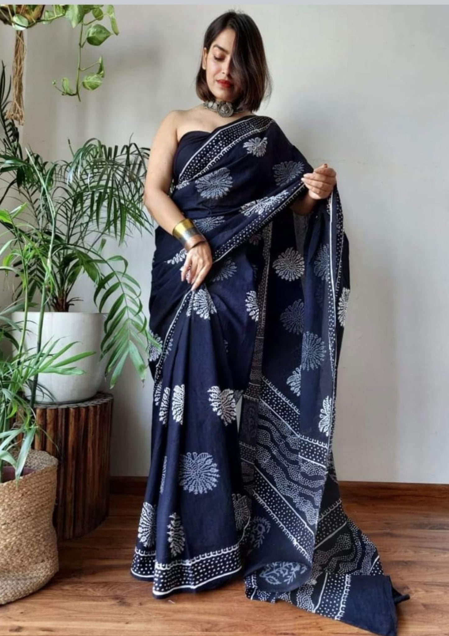 Beautiful Floral Linen Digital Print Navy Blue Saree