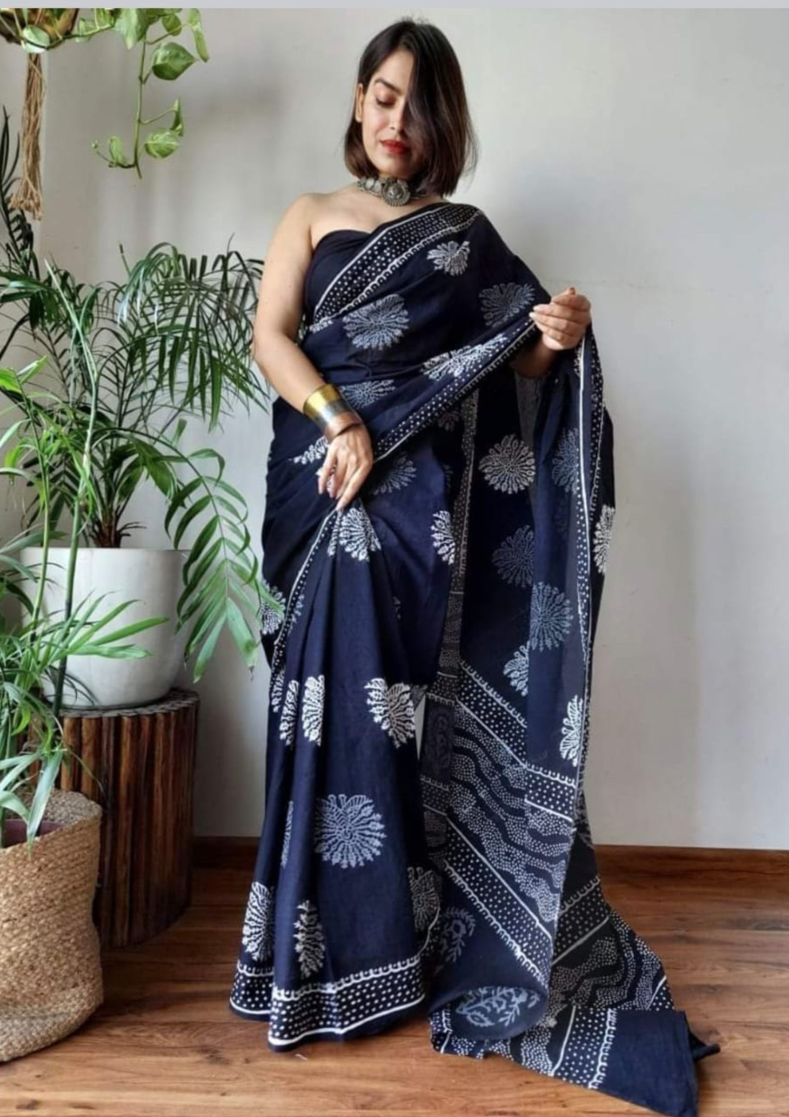Beautiful Floral Linen Digital Print Navy Blue Saree