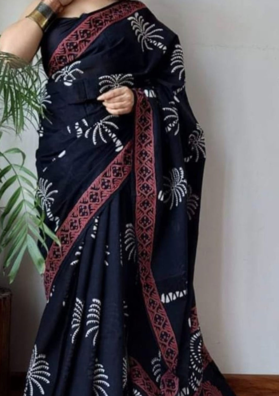 Beautiful Floral Linen Digital Print Black Saree