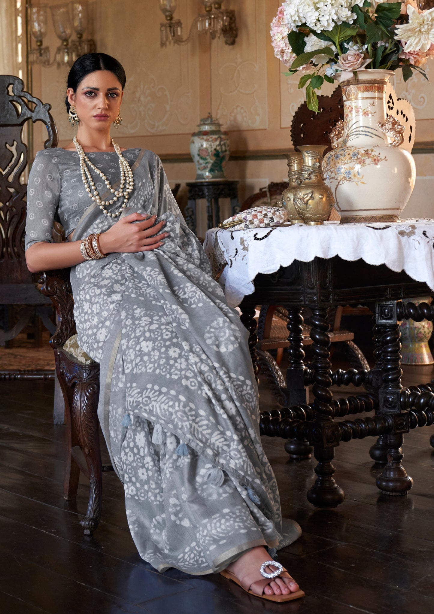 Bagru Cotton Blend Dabu Floral Zari Light Grey Saree