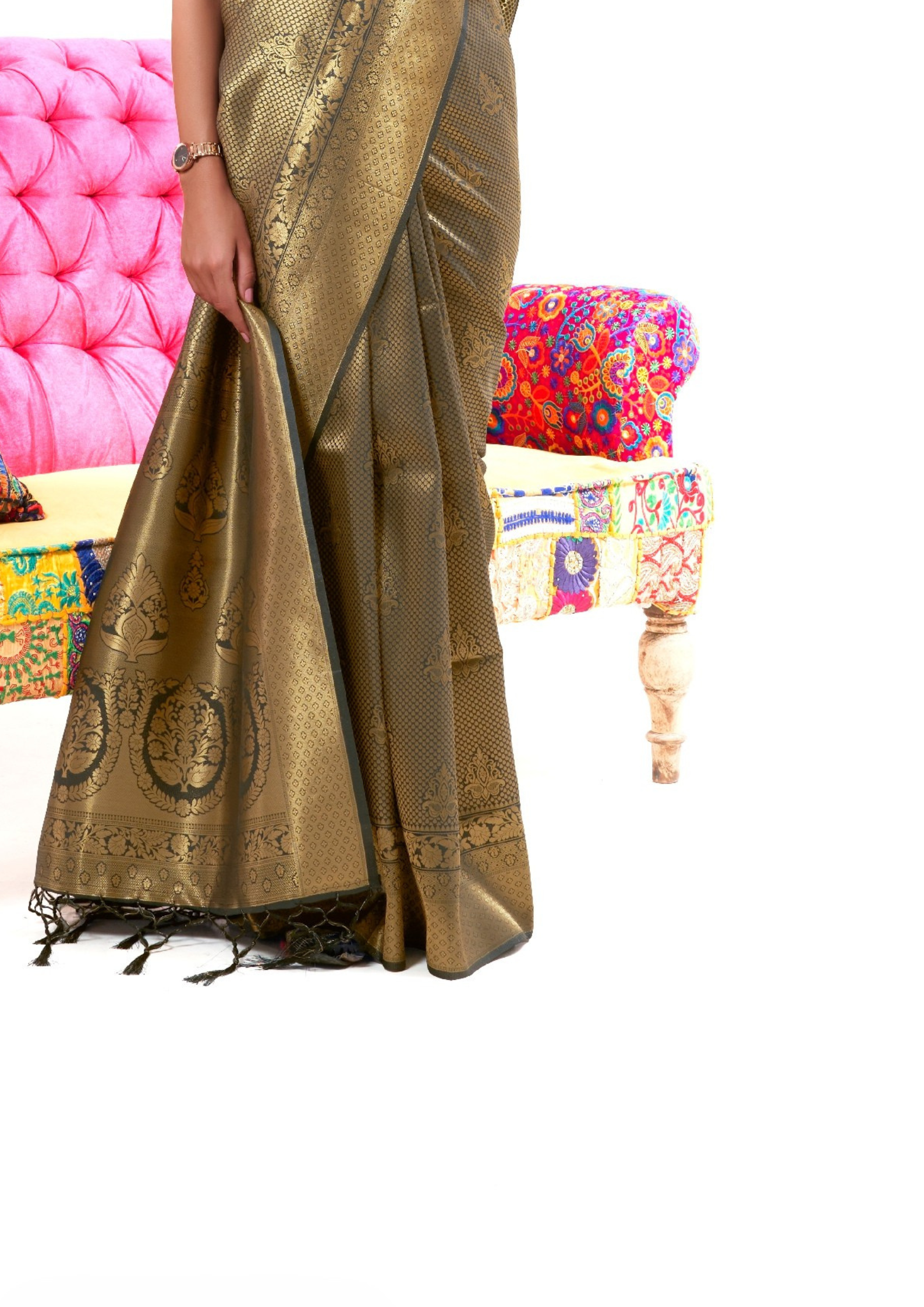 Kanjivaram Black and Golden Handloom Weaving Saree