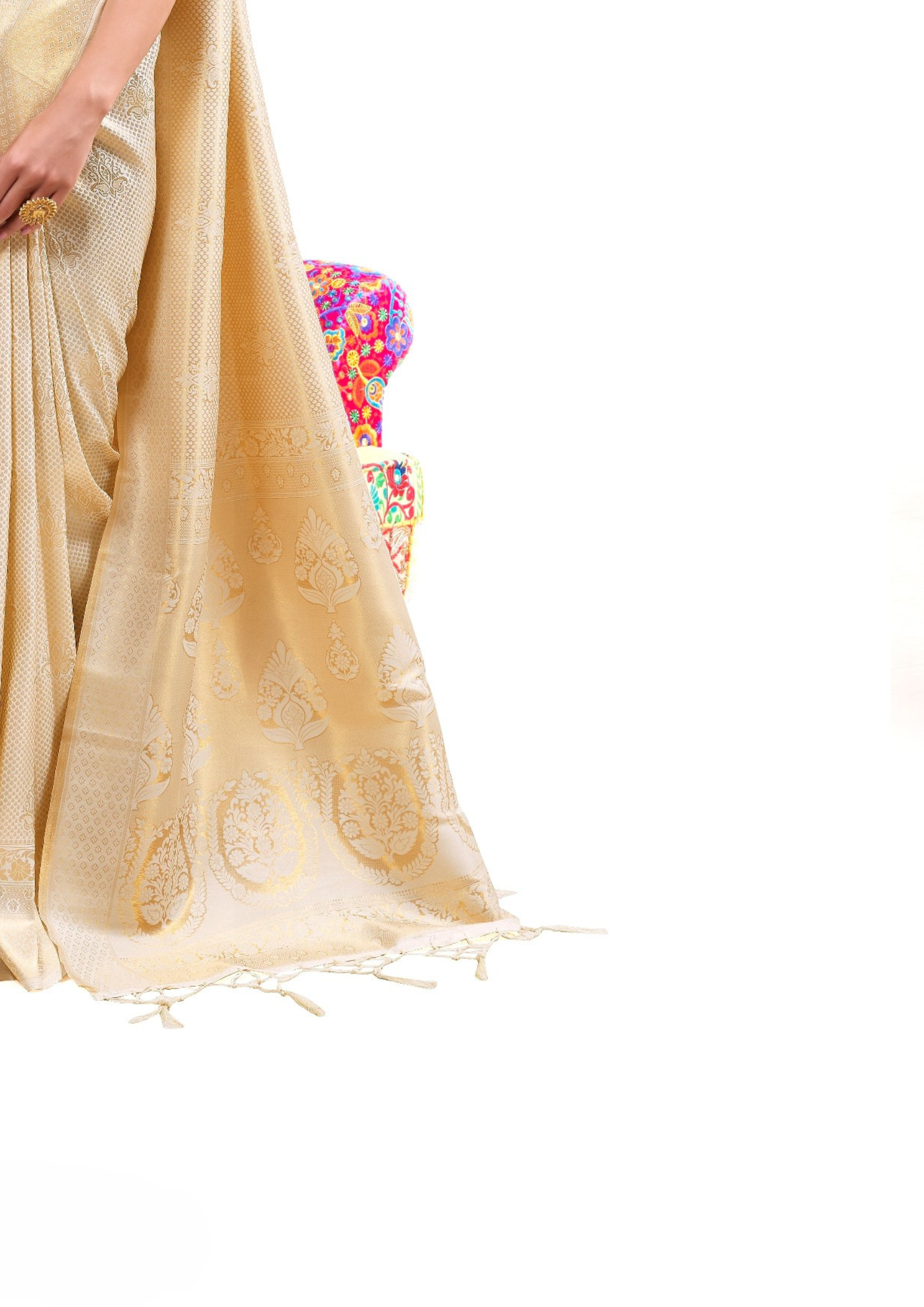 Kanjivaram Golden Handloom Weaving Saree
